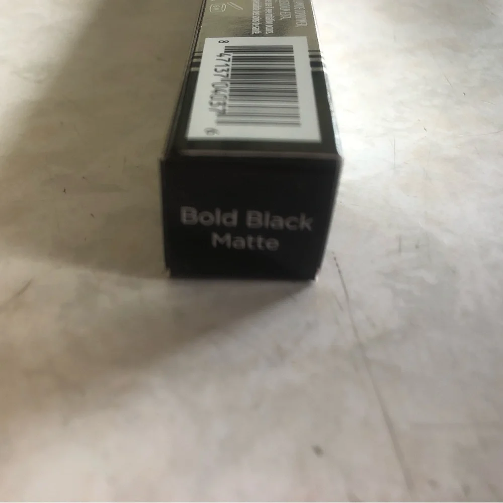 On point PUR waterproof liquid eyeliner pen. Bold black matte. - Picture 5 of 5